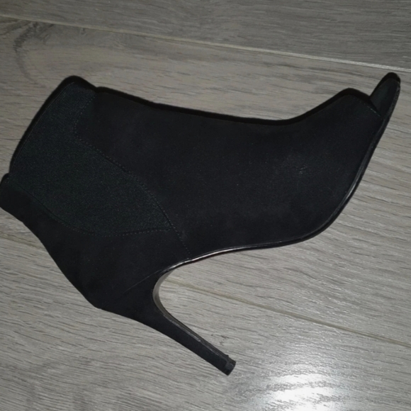 New Open toe heeled boots - Picture 2 of 5
